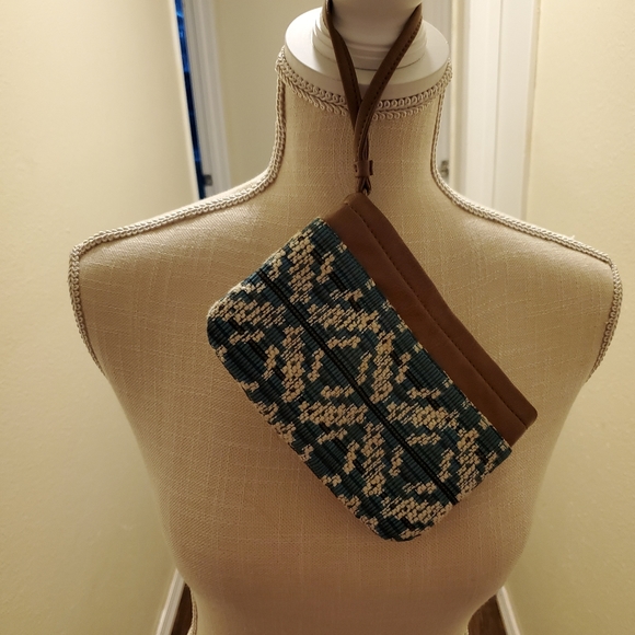 Cute Wristlet - Picture 2 of 3